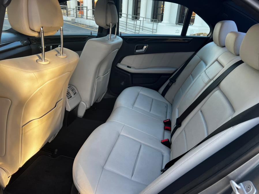 2011 Mercedes-Benz E-Class E350 Luxury photo