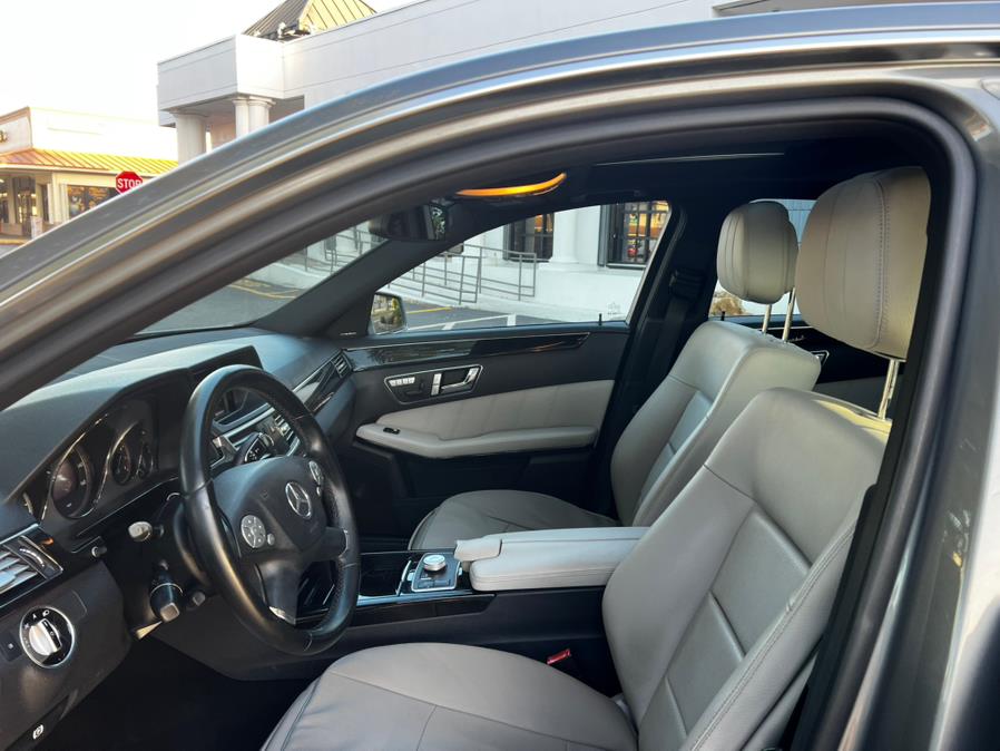 2011 Mercedes-Benz E-Class E350 Luxury photo