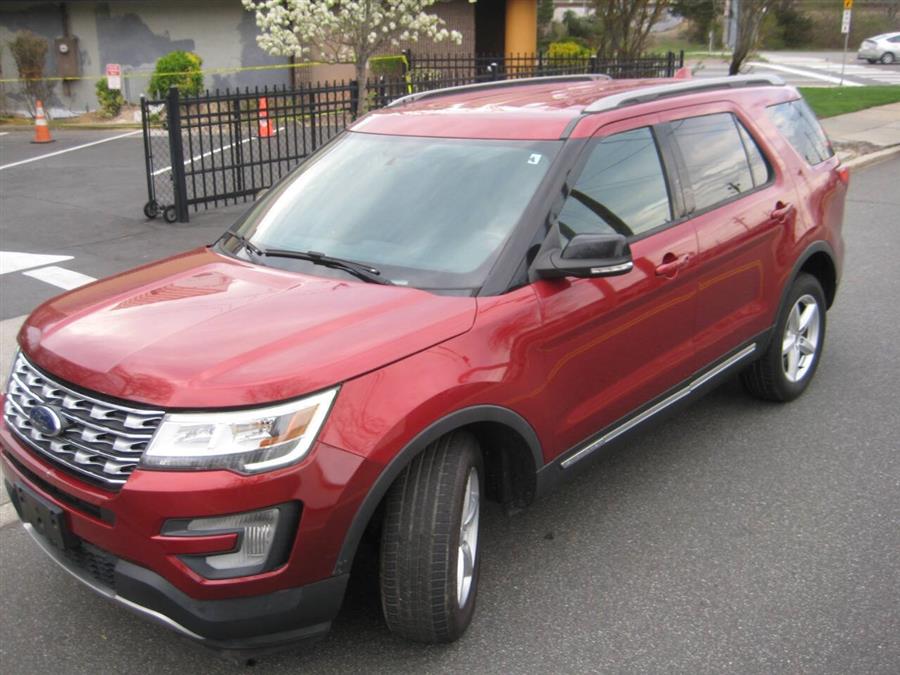 2017 Ford Explorer XLT AWD 4dr SUV photo