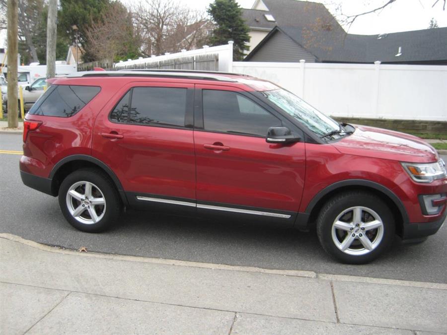 2017 Ford Explorer XLT AWD 4dr SUV photo