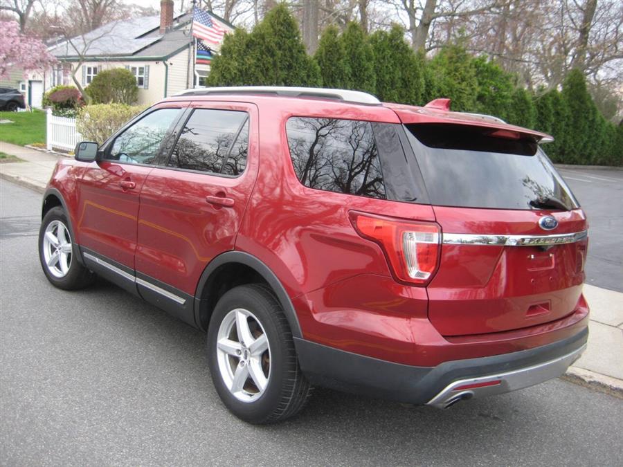 2017 Ford Explorer XLT AWD 4dr SUV photo
