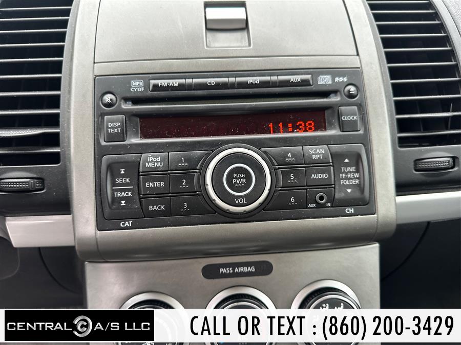 2011 Nissan Sentra 2.0 photo