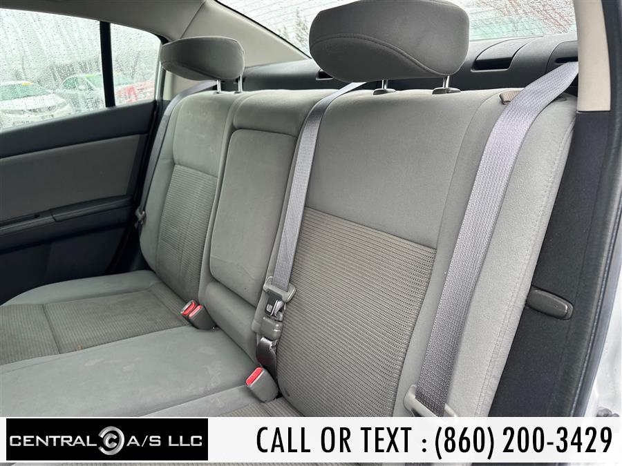2011 Nissan Sentra 2.0 photo