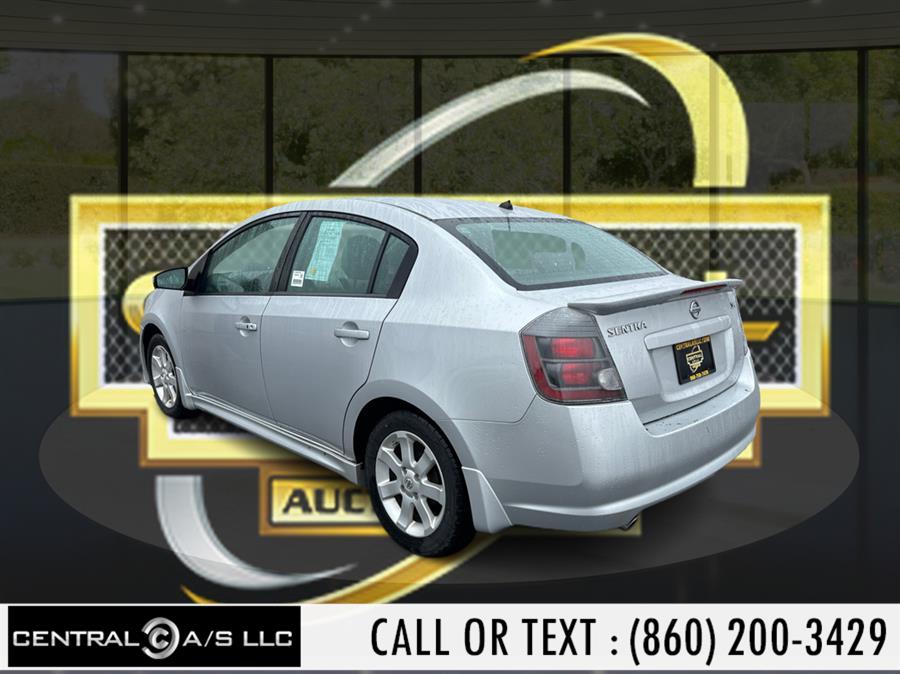 2011 Nissan Sentra 2.0 photo