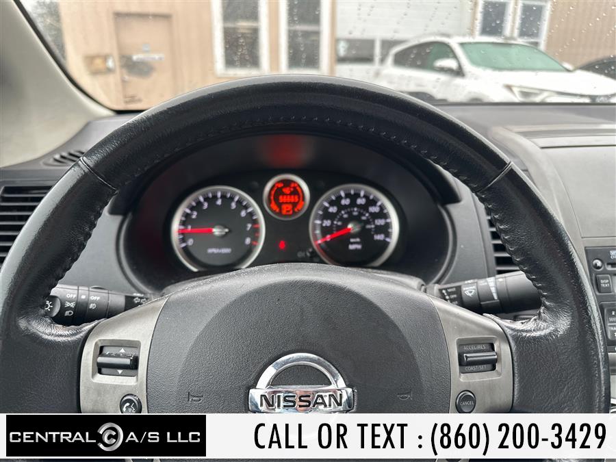 2011 Nissan Sentra 2.0 photo