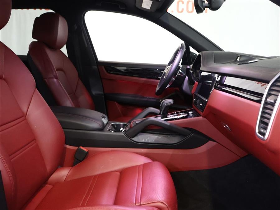 2019 Porsche Cayenne S photo