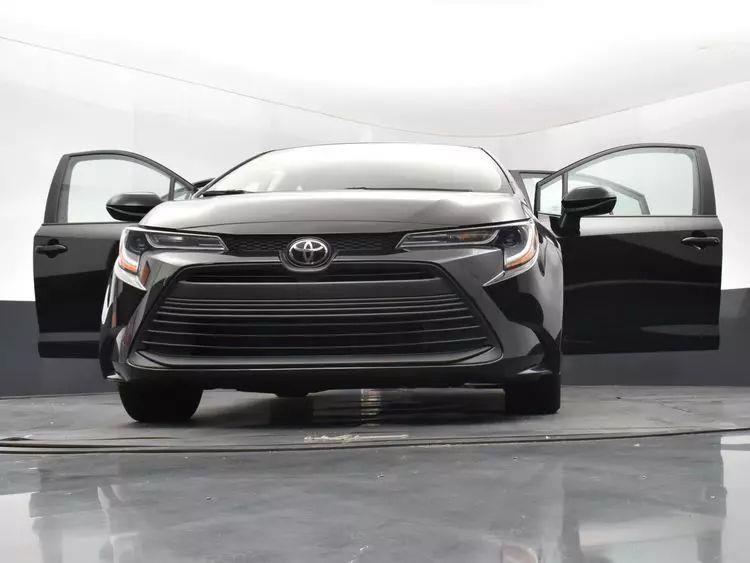 2024 Toyota Corolla LE Sedan 4D photo