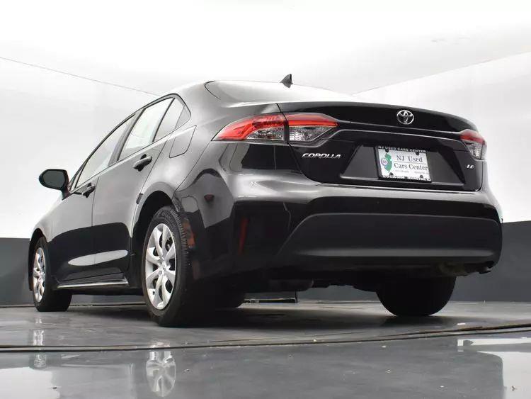 2024 Toyota Corolla LE Sedan 4D photo