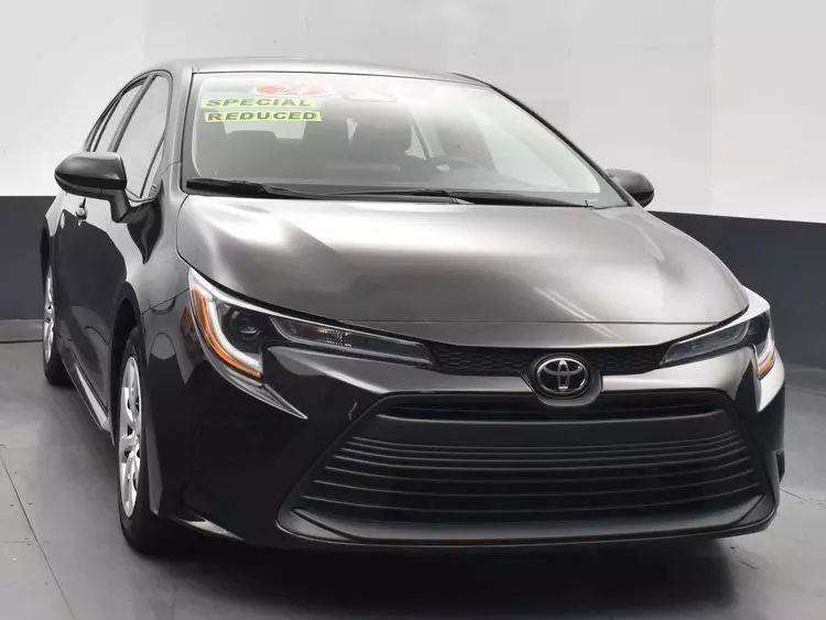 2024 Toyota Corolla LE Sedan 4D photo