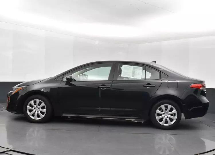 2024 Toyota Corolla LE Sedan 4D photo