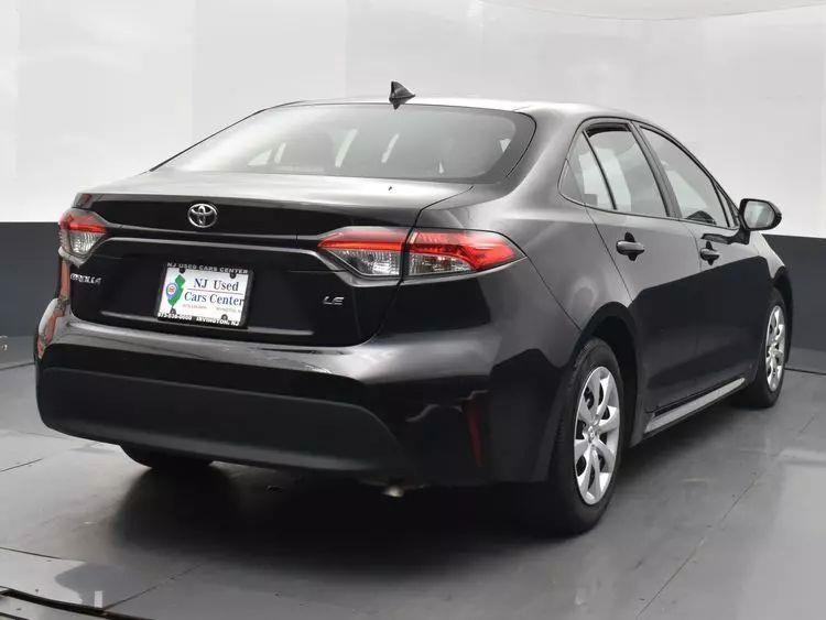 2024 Toyota Corolla LE Sedan 4D photo