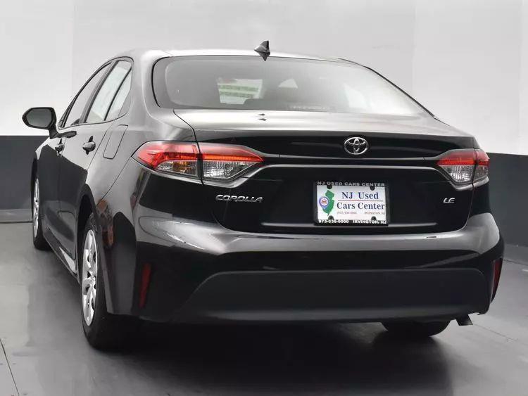 2024 Toyota Corolla LE Sedan 4D photo