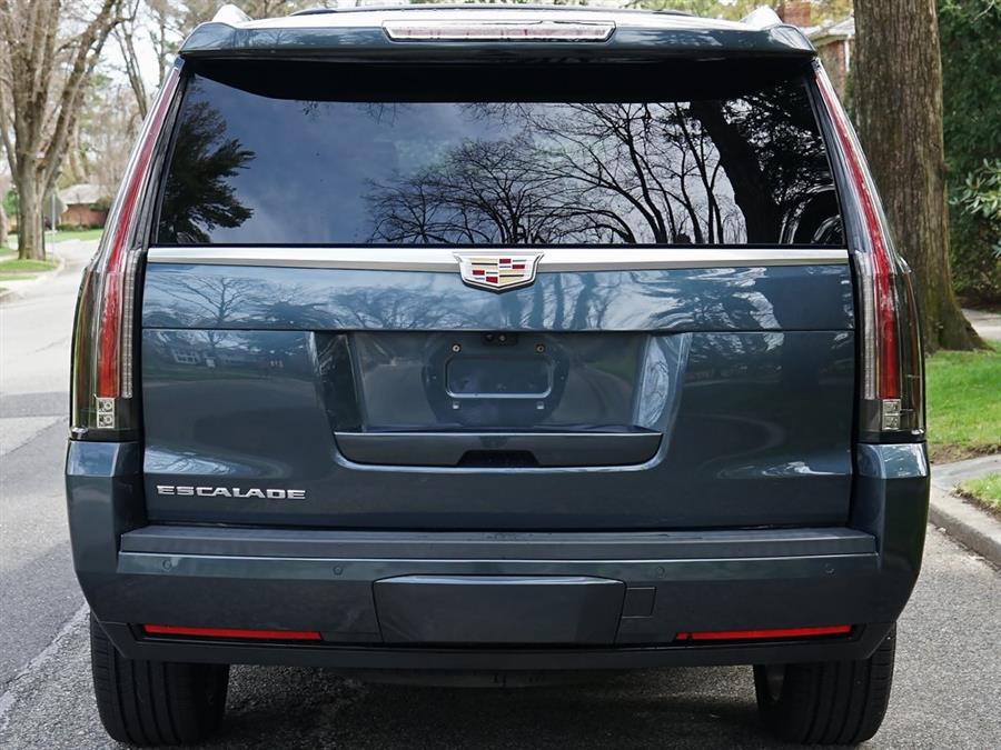 2019 Cadillac Escalade Luxury photo