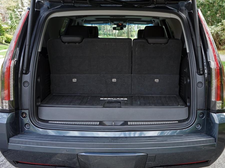 2019 Cadillac Escalade Luxury photo