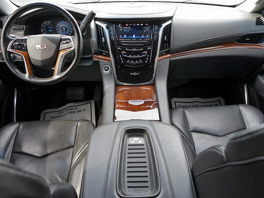 2019 Cadillac Escalade Luxury photo