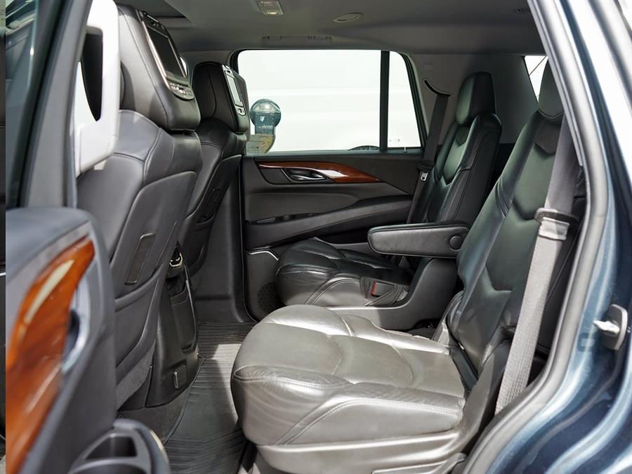 2019 Cadillac Escalade Luxury photo