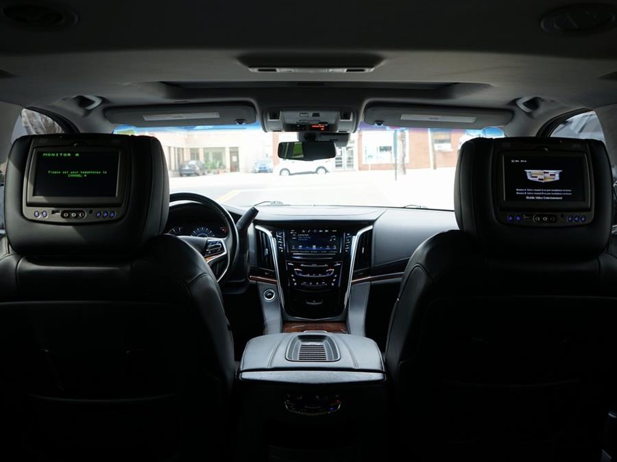 2019 Cadillac Escalade Luxury photo