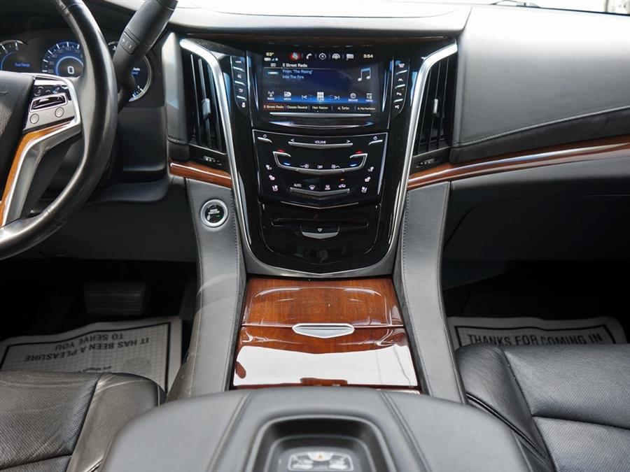2019 Cadillac Escalade Luxury photo