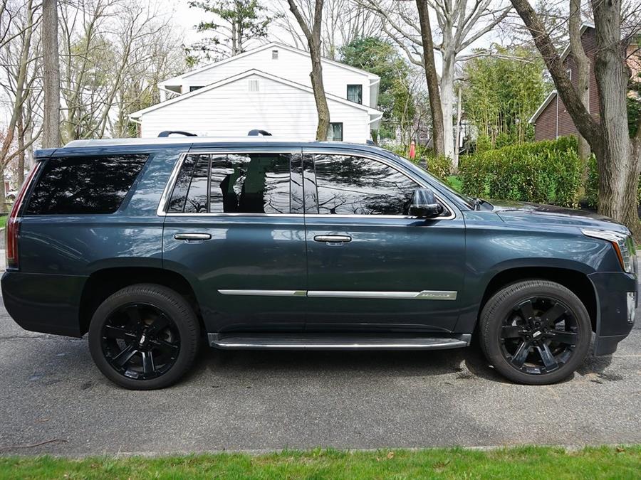 2019 Cadillac Escalade Luxury photo