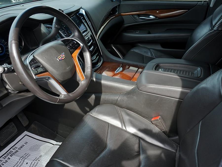 2019 Cadillac Escalade Luxury photo