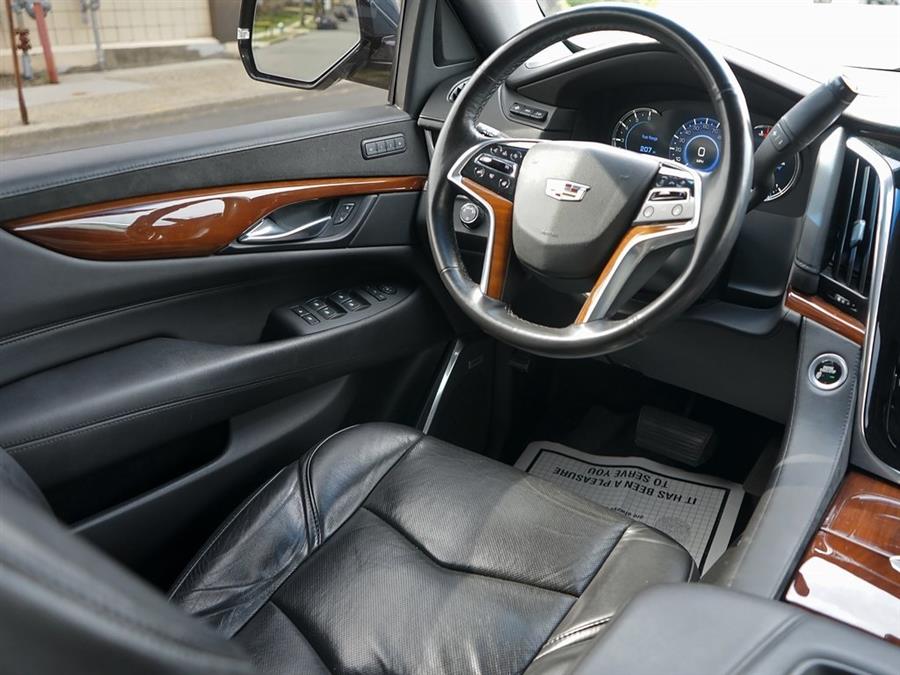 2019 Cadillac Escalade Luxury photo