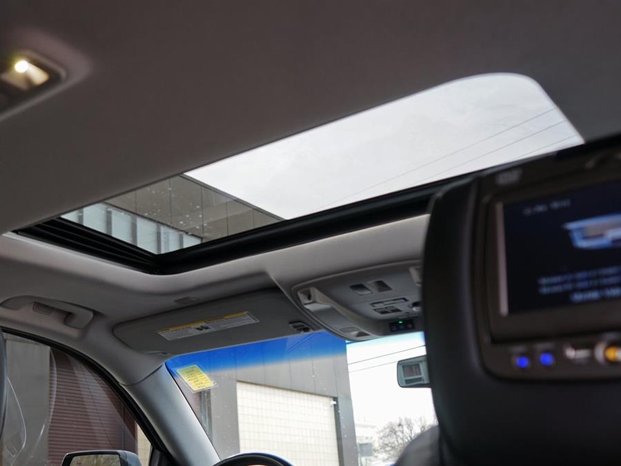 2019 Cadillac Escalade Luxury photo