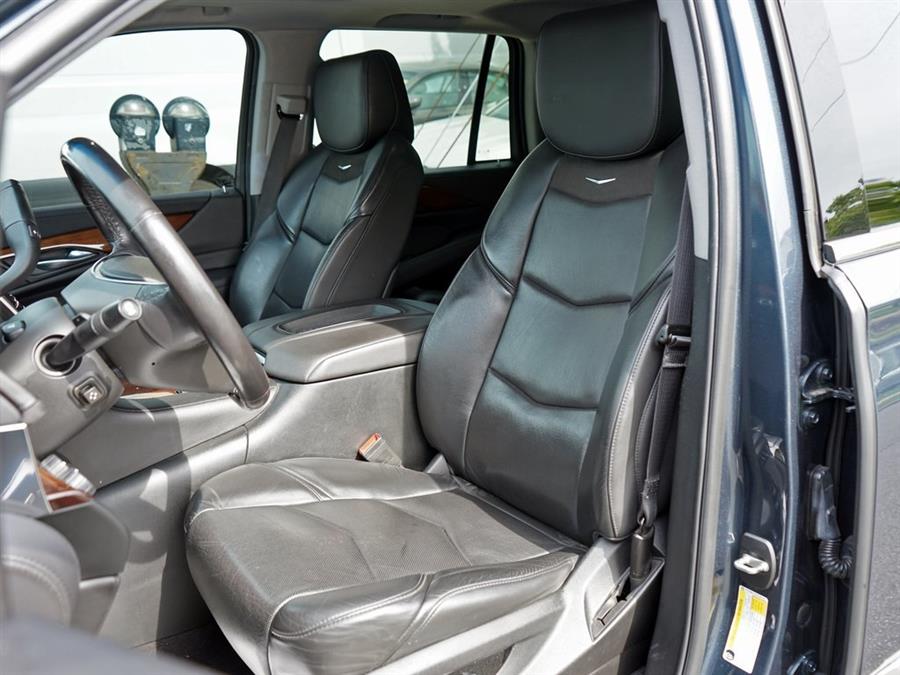 2019 Cadillac Escalade Luxury photo