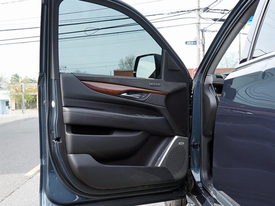 2019 Cadillac Escalade Luxury photo