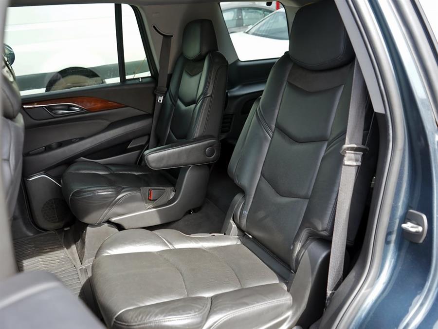 2019 Cadillac Escalade Luxury photo