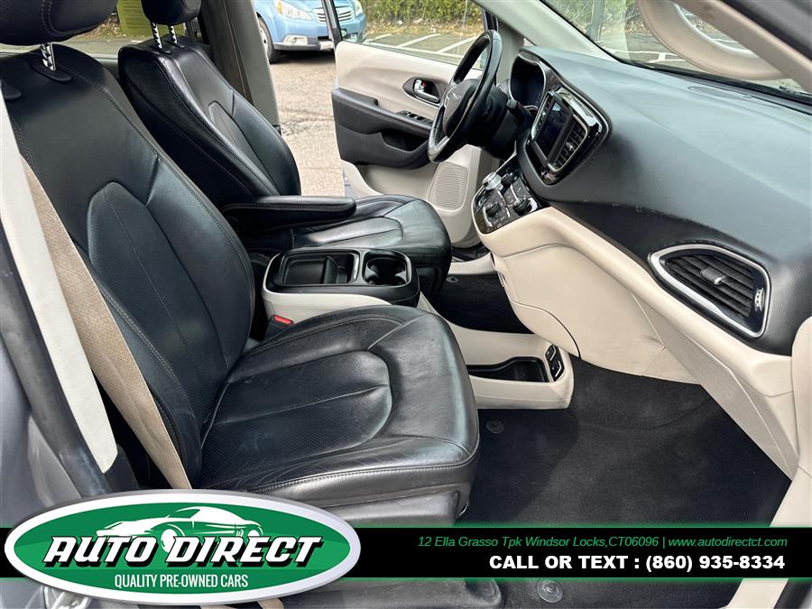 2020 Chrysler Pacifica Touring L FWD photo