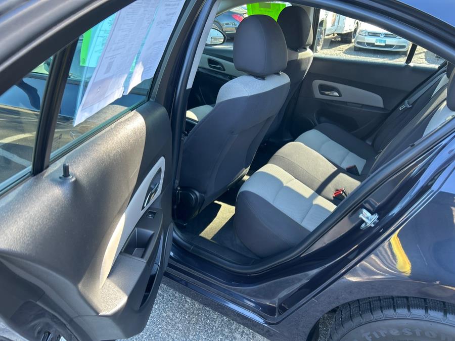 2015 Chevrolet Cruze 4dr Sdn Auto LS photo