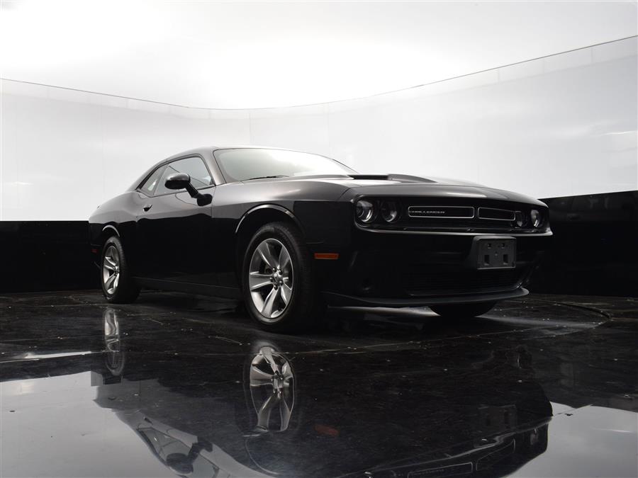 2022 Dodge Challenger SXT photo