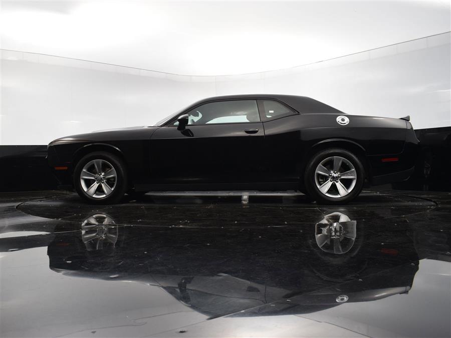 2022 Dodge Challenger SXT photo
