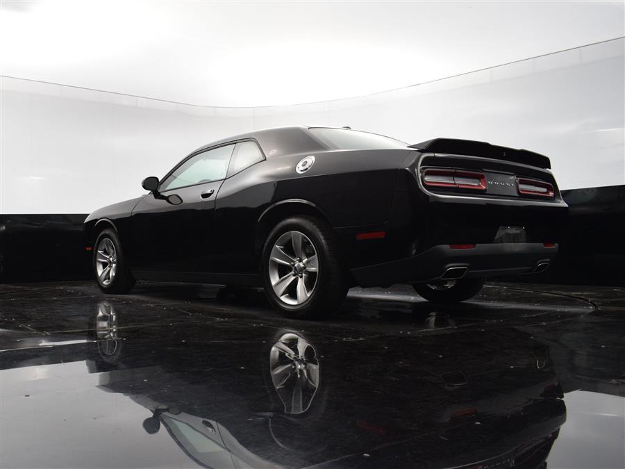 2022 Dodge Challenger SXT photo
