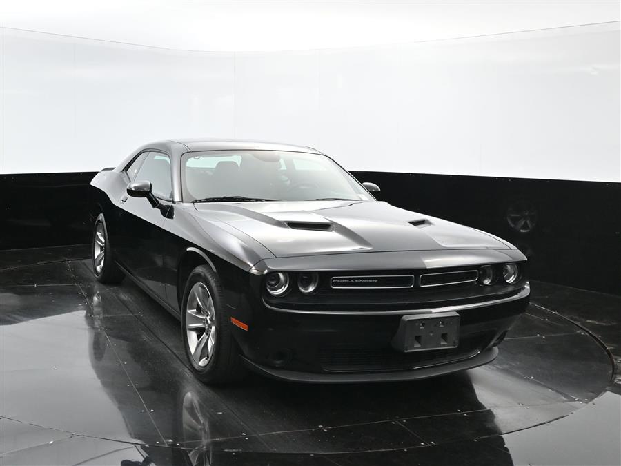2022 Dodge Challenger SXT photo