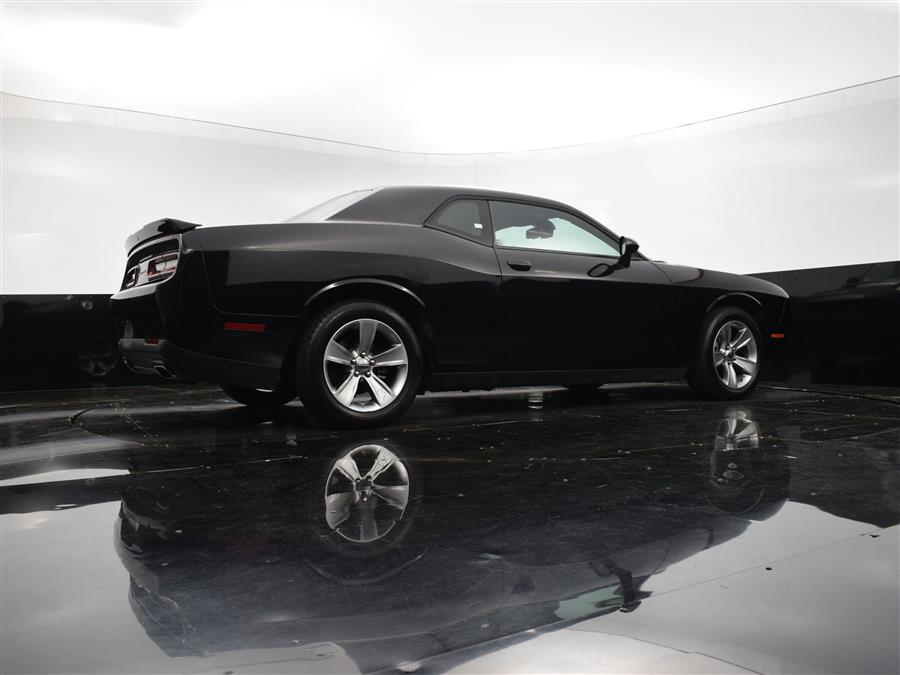 2022 Dodge Challenger SXT photo