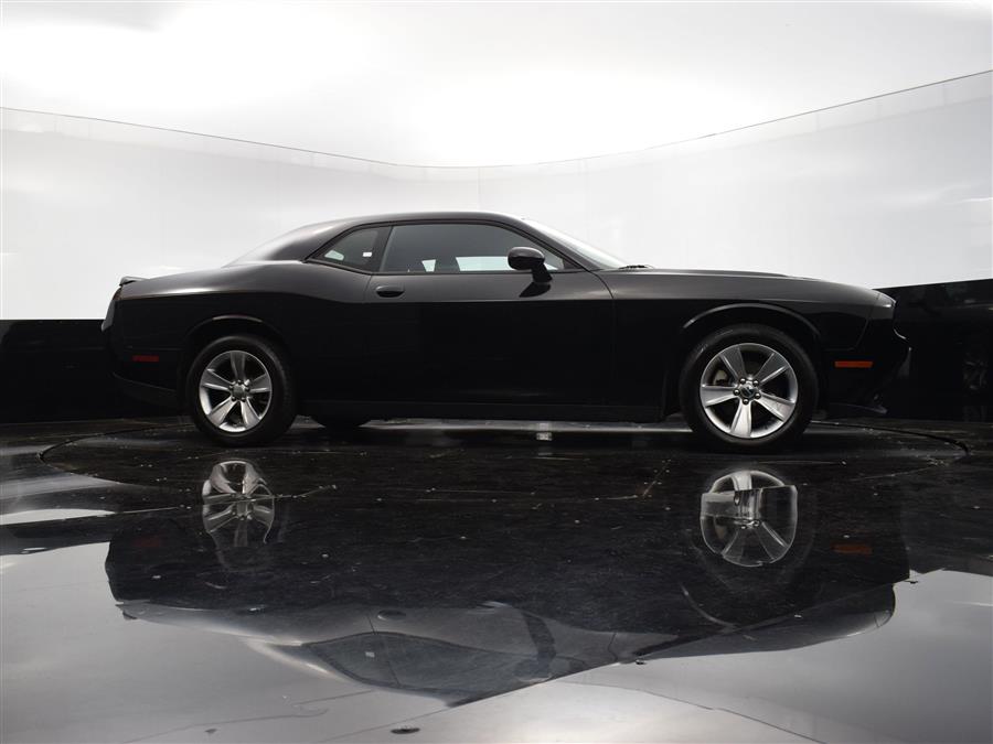2022 Dodge Challenger SXT photo