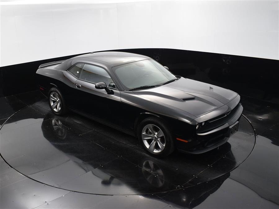 2022 Dodge Challenger SXT photo