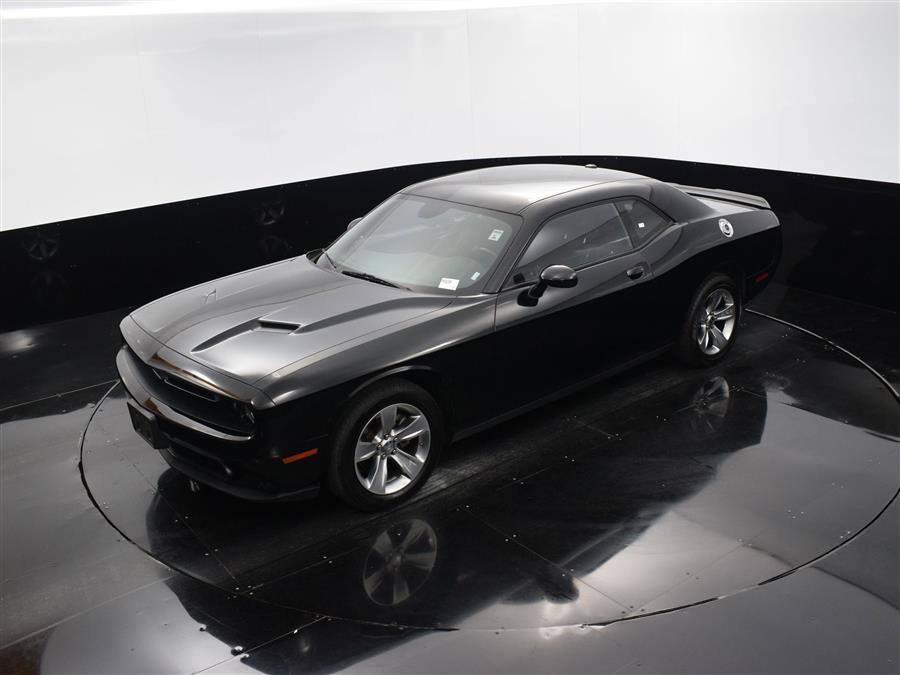 2022 Dodge Challenger SXT photo