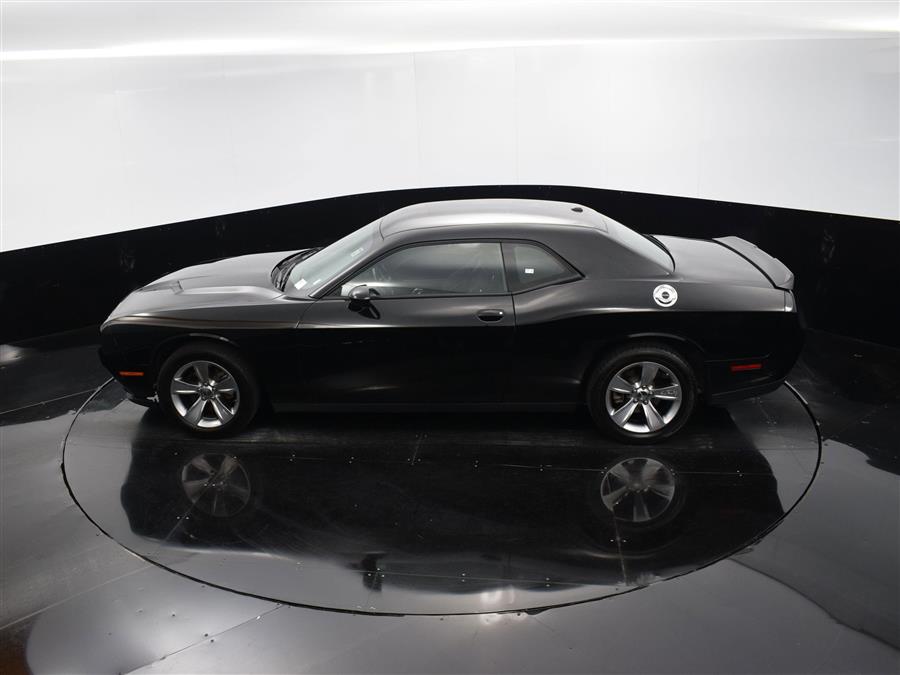 2022 Dodge Challenger SXT photo