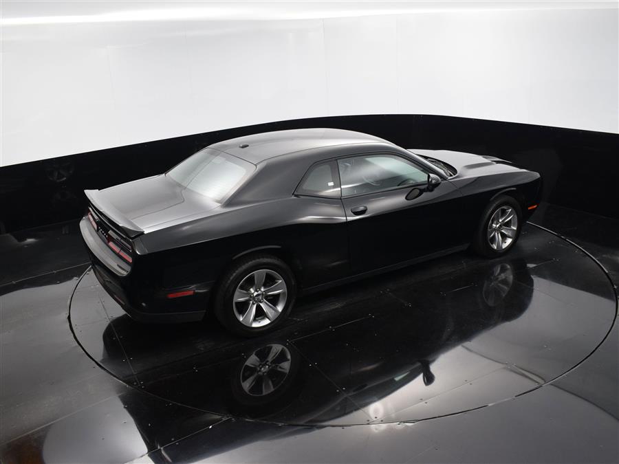 2022 Dodge Challenger SXT photo