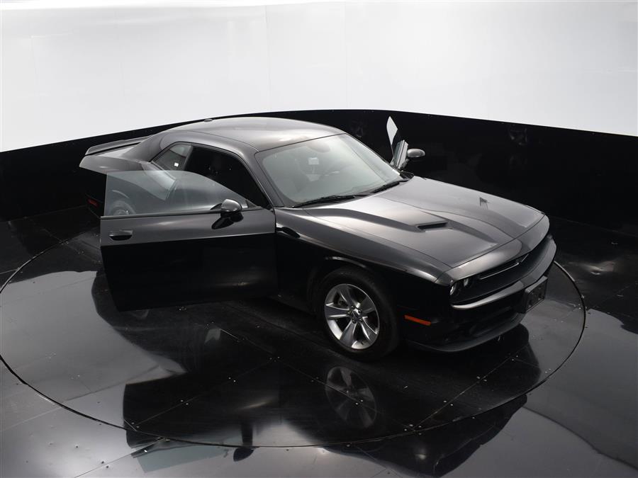 2022 Dodge Challenger SXT photo