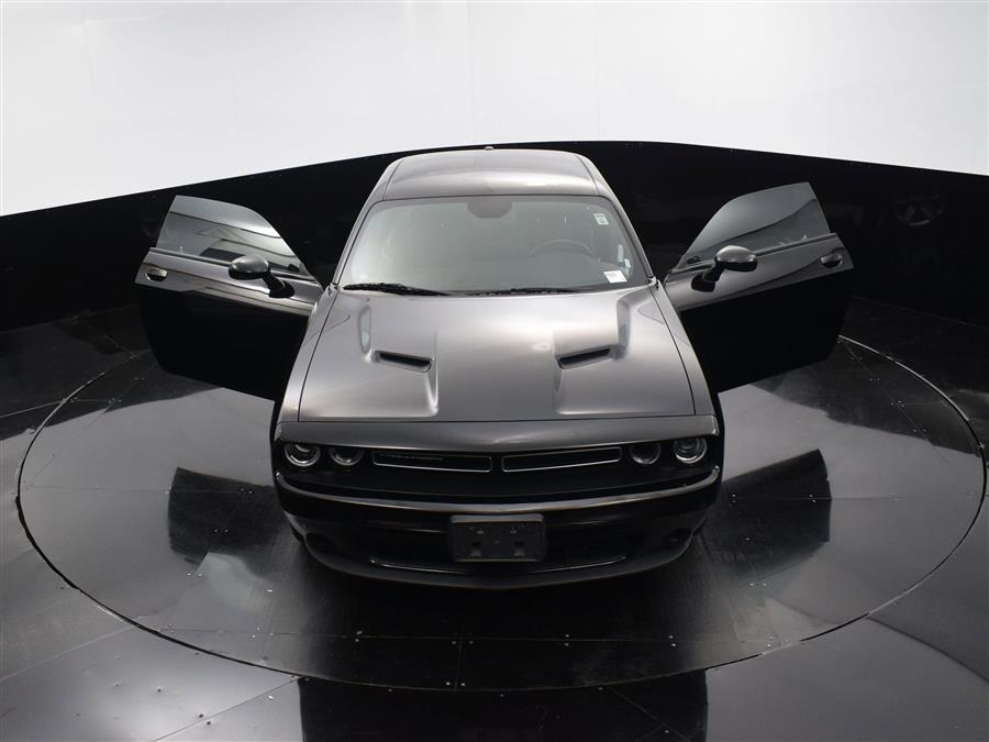 2022 Dodge Challenger SXT photo