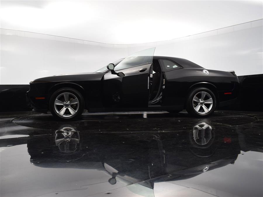2022 Dodge Challenger SXT photo