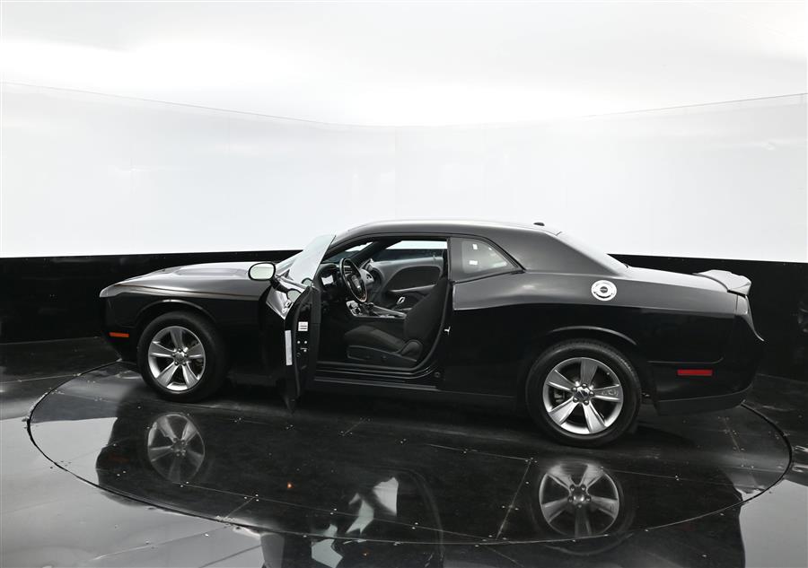 2022 Dodge Challenger SXT photo