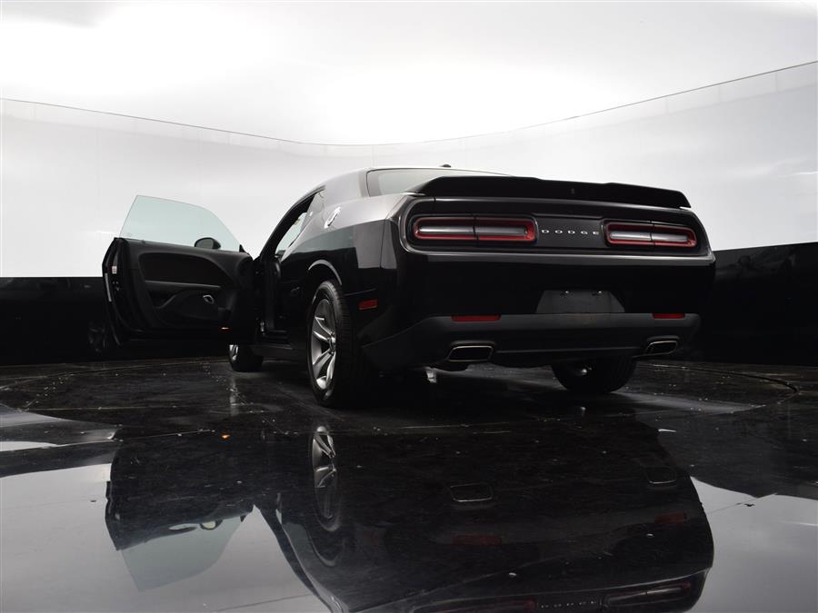 2022 Dodge Challenger SXT photo