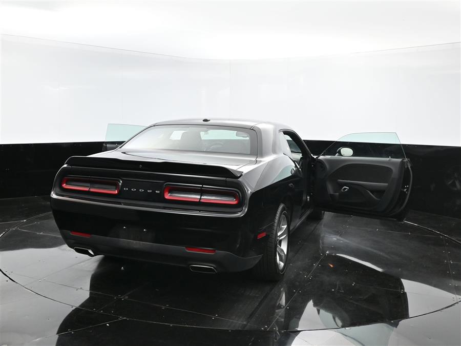 2022 Dodge Challenger SXT photo