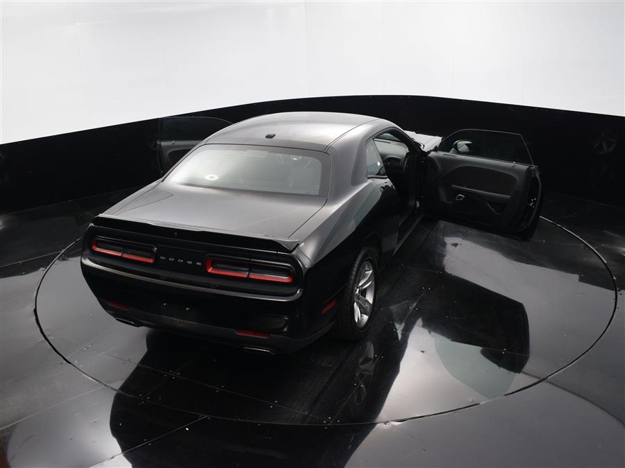 2022 Dodge Challenger SXT photo