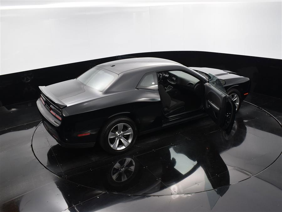2022 Dodge Challenger SXT photo