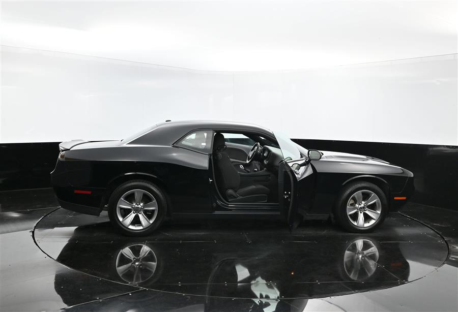 2022 Dodge Challenger SXT photo